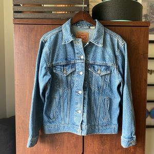 like new Levi’s OG Trucker Jacket Soft as Butter Medium Wash Denim/Jean Jacket